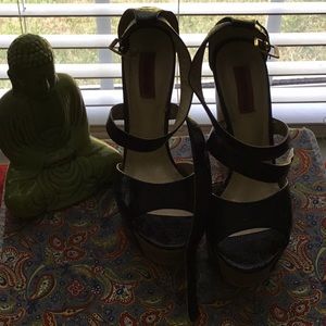 Stack Platform Very Good Condition SIZE 40